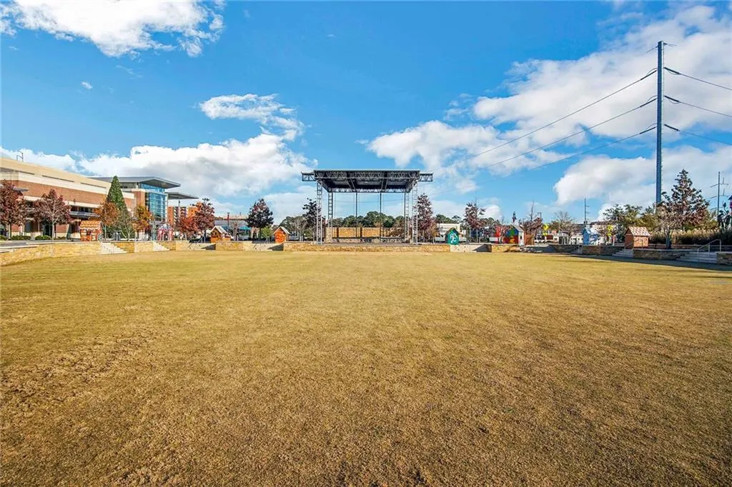 6105 Blue Stone Road Unit 301, Atlanta, Georgia 30328, 1 Bedroom Bedrooms, ,1 BathroomBathrooms,Residential,Sold,6105 Blue Stone Road Unit 301,6818638