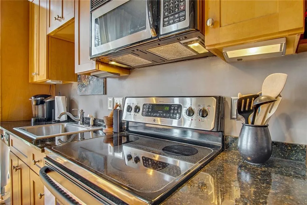 6105 Blue Stone Road Unit 301, Atlanta, Georgia 30328, 1 Bedroom Bedrooms, ,1 BathroomBathrooms,Residential,Sold,6105 Blue Stone Road Unit 301,6818638