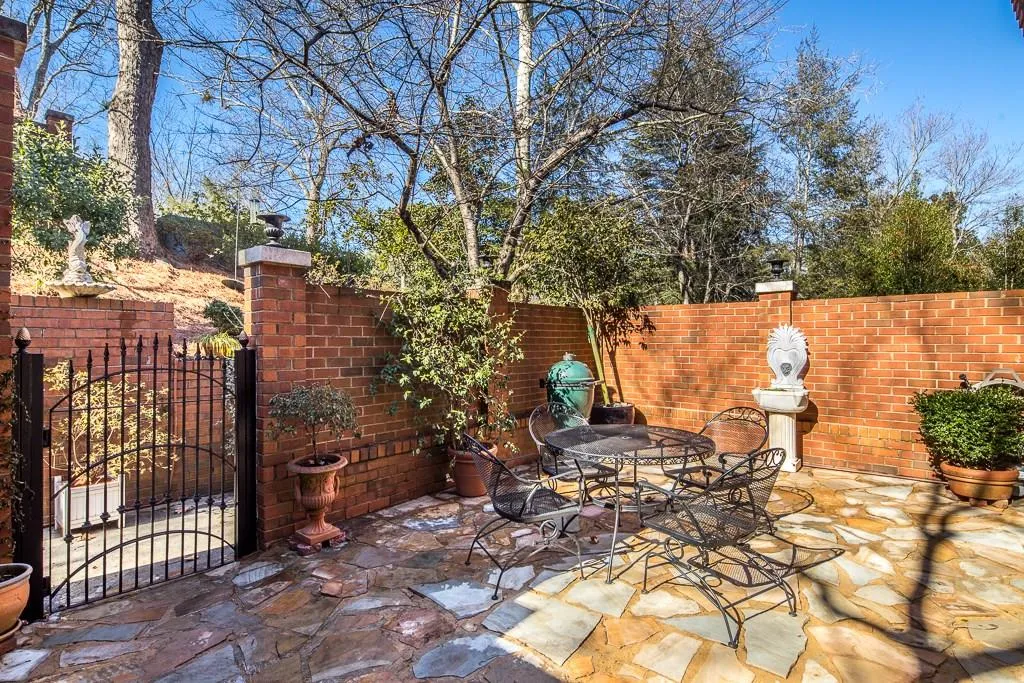 633 Jefferson Circle, Sandy Springs, Georgia 30328, 4 Bedrooms Bedrooms, ,3 BathroomsBathrooms,Residential,Sold,633 Jefferson Circle,5956734