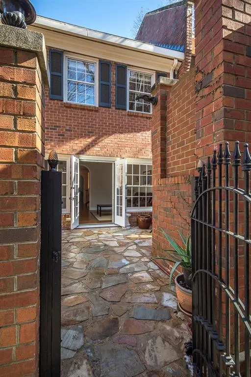 633 Jefferson Circle, Sandy Springs, Georgia 30328, 4 Bedrooms Bedrooms, ,3 BathroomsBathrooms,Residential,Sold,633 Jefferson Circle,5956734