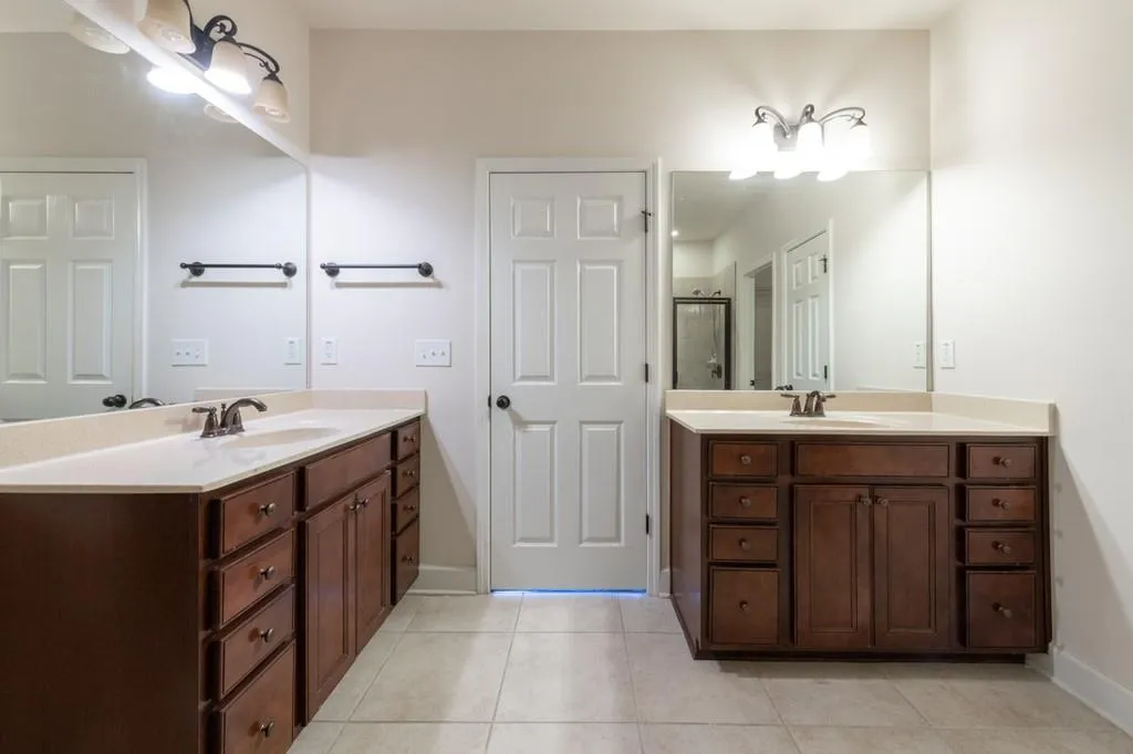 5578 High Point Road, Atlanta, Georgia 30342, 3 Bedrooms Bedrooms, ,2 BathroomsBathrooms,Residential,Sold,5578 High Point Road,6722105