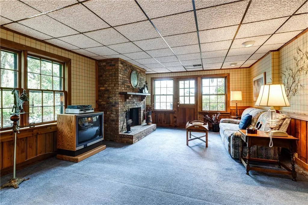 6680 Riverside Drive, Sandy Springs, Georgia 30328, 6 Bedrooms Bedrooms, ,4 BathroomsBathrooms,Residential,Sold,6680 Riverside Drive,5603640