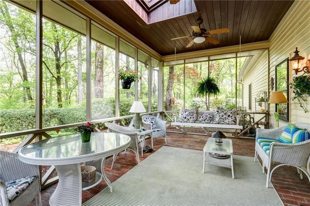 6680 Riverside Drive, Sandy Springs, Georgia 30328, 6 Bedrooms Bedrooms, ,4 BathroomsBathrooms,Residential,Sold,6680 Riverside Drive,5603640