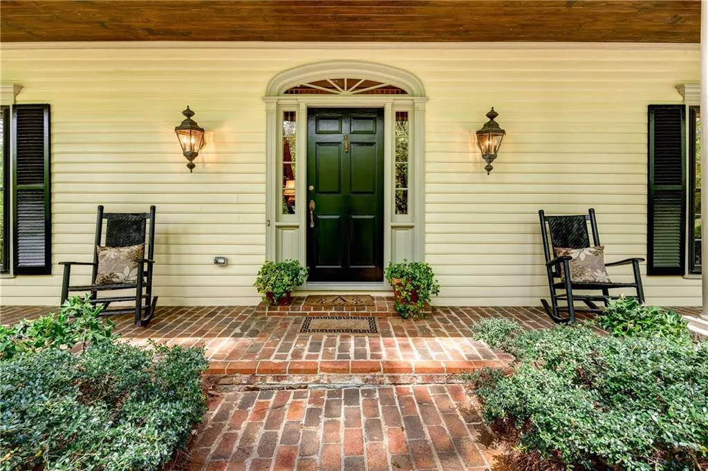 6680 Riverside Drive, Sandy Springs, Georgia 30328, 6 Bedrooms Bedrooms, ,4 BathroomsBathrooms,Residential,Sold,6680 Riverside Drive,5603640