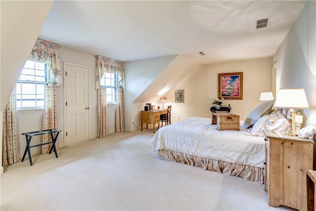 6680 Riverside Drive, Sandy Springs, Georgia 30328, 6 Bedrooms Bedrooms, ,4 BathroomsBathrooms,Residential,Sold,6680 Riverside Drive,5603640