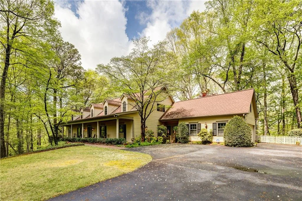 6680 Riverside Drive, Sandy Springs, Georgia 30328, 6 Bedrooms Bedrooms, ,4 BathroomsBathrooms,Residential,Sold,6680 Riverside Drive,5603640