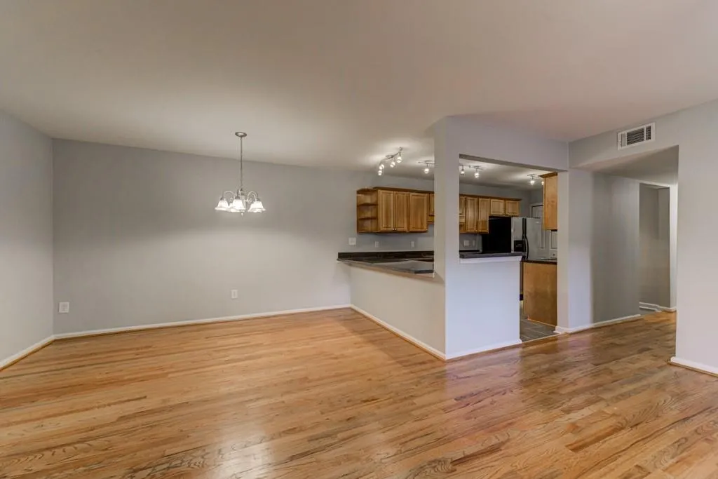 206 Brighton Point, Sandy Springs, Georgia 30328, 2 Bedrooms Bedrooms, ,2 BathroomsBathrooms,Residential,Sold,206 Brighton Point,6573806
