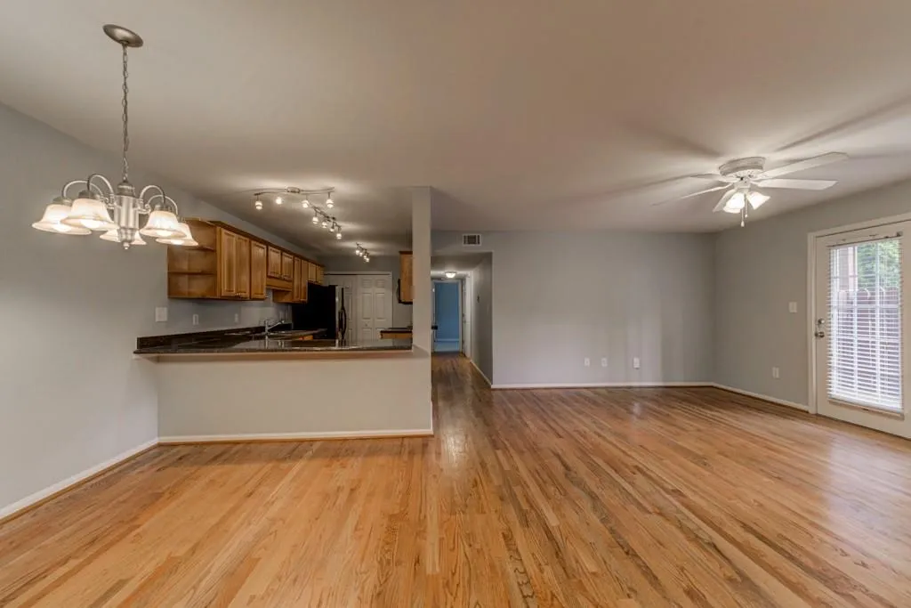 206 Brighton Point, Sandy Springs, Georgia 30328, 2 Bedrooms Bedrooms, ,2 BathroomsBathrooms,Residential,Sold,206 Brighton Point,6573806