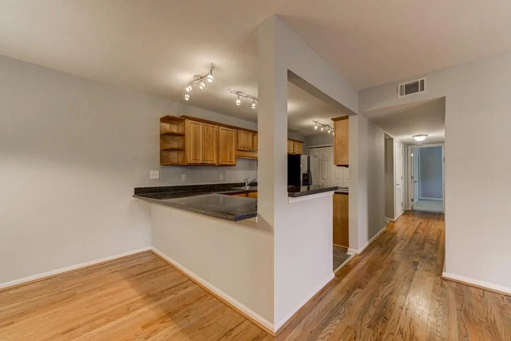206 Brighton Point, Sandy Springs, Georgia 30328, 2 Bedrooms Bedrooms, ,2 BathroomsBathrooms,Residential,Sold,206 Brighton Point,6573806