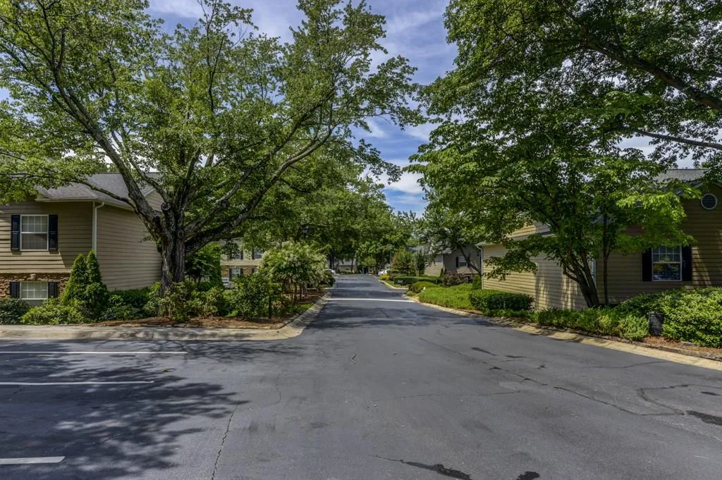 206 Brighton Point, Sandy Springs, Georgia 30328, 2 Bedrooms Bedrooms, ,2 BathroomsBathrooms,Residential,Sold,206 Brighton Point,6573806