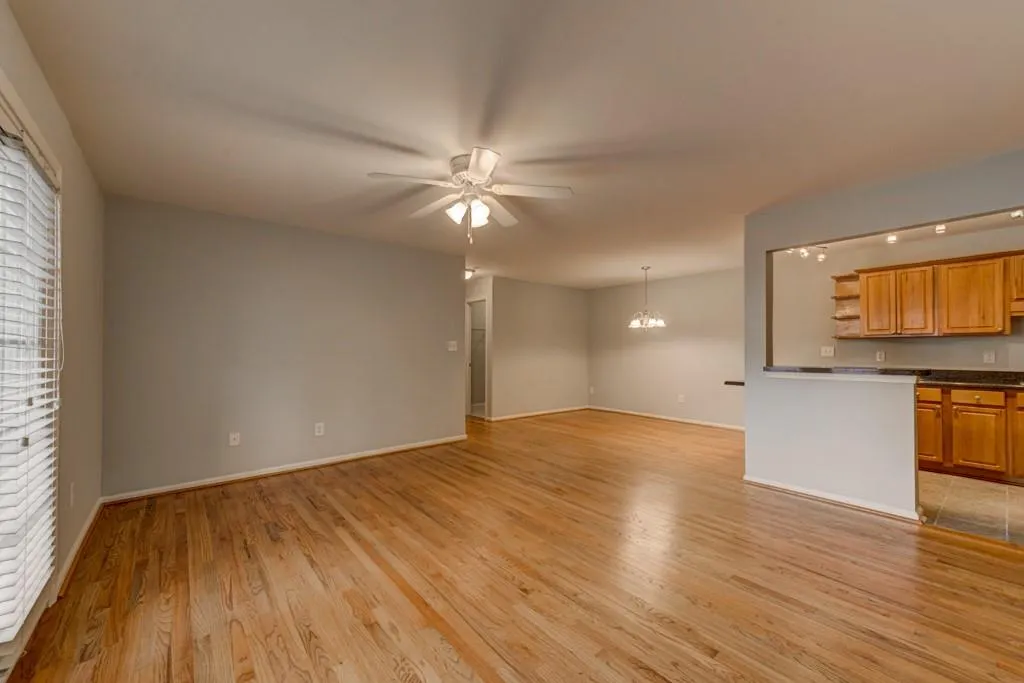 206 Brighton Point, Sandy Springs, Georgia 30328, 2 Bedrooms Bedrooms, ,2 BathroomsBathrooms,Residential,Sold,206 Brighton Point,6573806