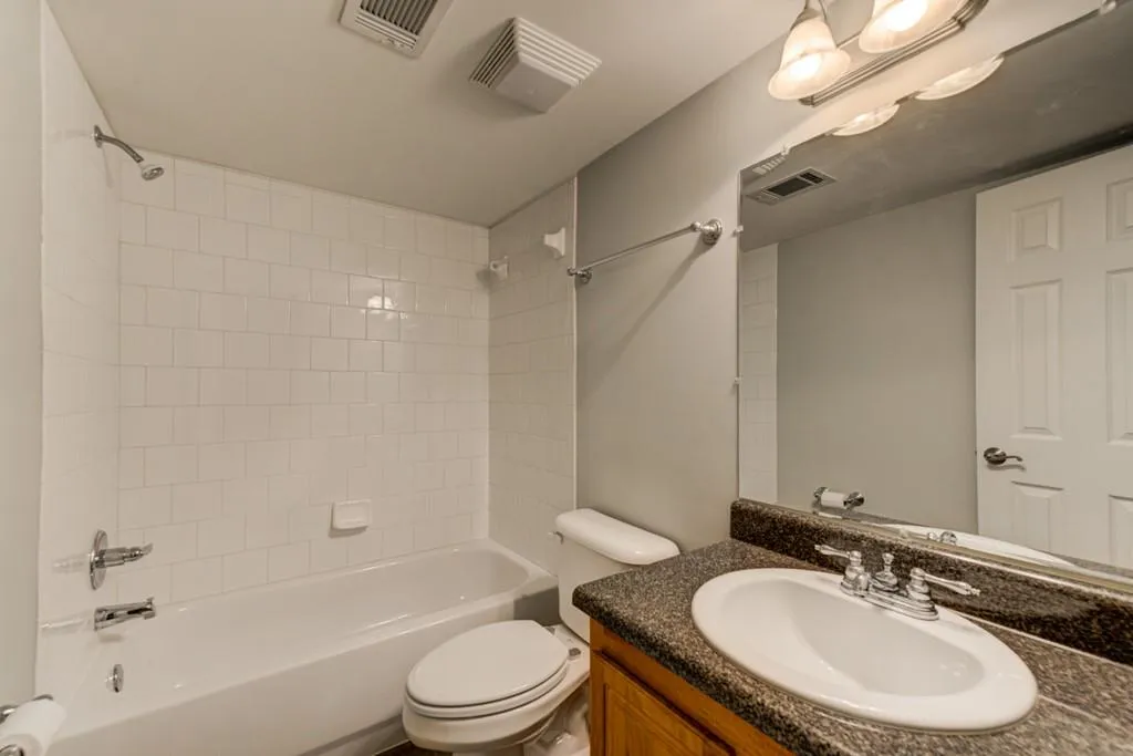 206 Brighton Point, Sandy Springs, Georgia 30328, 2 Bedrooms Bedrooms, ,2 BathroomsBathrooms,Residential,Sold,206 Brighton Point,6573806