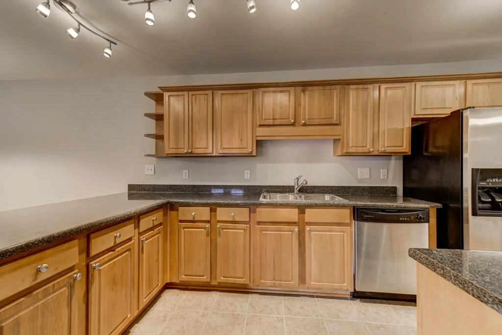 206 Brighton Point, Sandy Springs, Georgia 30328, 2 Bedrooms Bedrooms, ,2 BathroomsBathrooms,Residential,Sold,206 Brighton Point,6573806