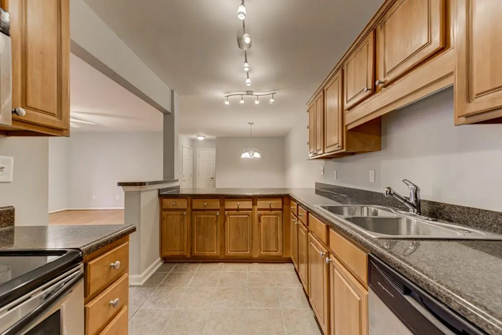 206 Brighton Point, Sandy Springs, Georgia 30328, 2 Bedrooms Bedrooms, ,2 BathroomsBathrooms,Residential,Sold,206 Brighton Point,6573806