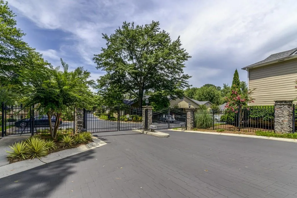 206 Brighton Point, Sandy Springs, Georgia 30328, 2 Bedrooms Bedrooms, ,2 BathroomsBathrooms,Residential,Sold,206 Brighton Point,6573806