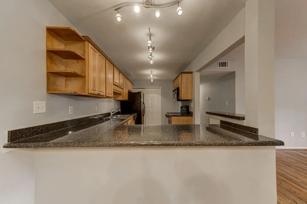 206 Brighton Point, Sandy Springs, Georgia 30328, 2 Bedrooms Bedrooms, ,2 BathroomsBathrooms,Residential,Sold,206 Brighton Point,6573806