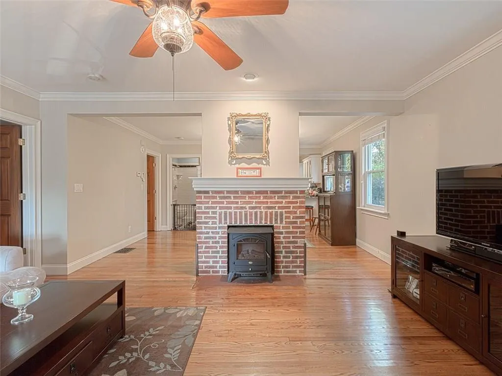 1998 Whittier Avenue Nw, Atlanta, Georgia 30318, 3 Bedrooms Bedrooms, ,2 BathroomsBathrooms,Residential,Sold,1998 Whittier Avenue Nw,5767110