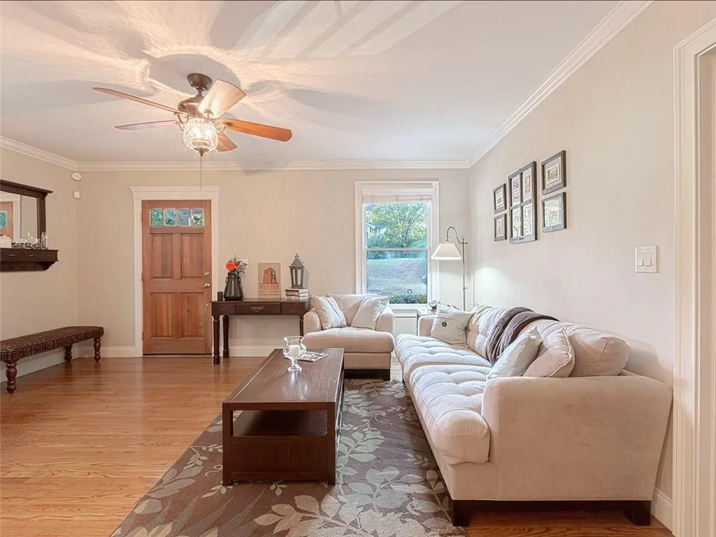 1998 Whittier Avenue Nw, Atlanta, Georgia 30318, 3 Bedrooms Bedrooms, ,2 BathroomsBathrooms,Residential,Sold,1998 Whittier Avenue Nw,5767110