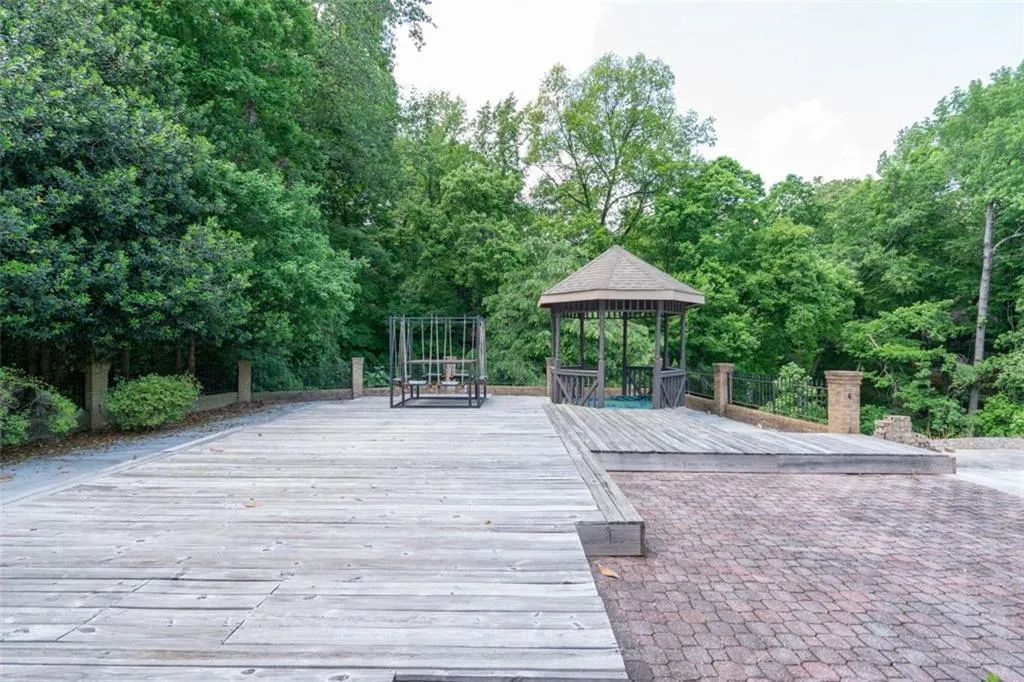 620 Valley Hall Drive, Sandy Springs, Georgia 30350, 5 Bedrooms Bedrooms, ,5 BathroomsBathrooms,Residential,Sold,620 Valley Hall Drive,7079616