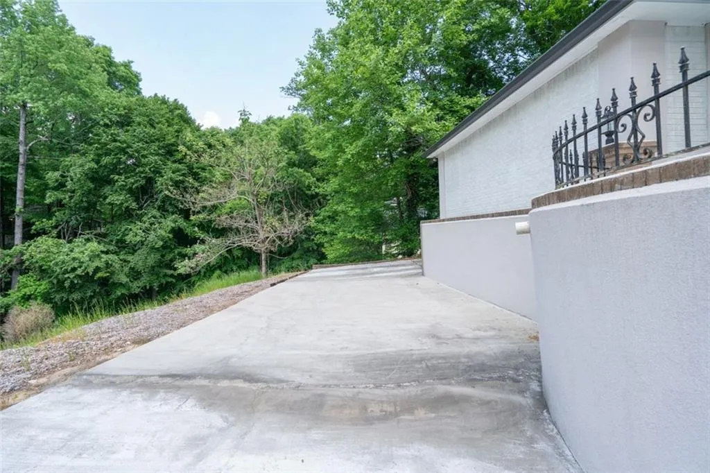 620 Valley Hall Drive, Sandy Springs, Georgia 30350, 5 Bedrooms Bedrooms, ,5 BathroomsBathrooms,Residential,Sold,620 Valley Hall Drive,7079616