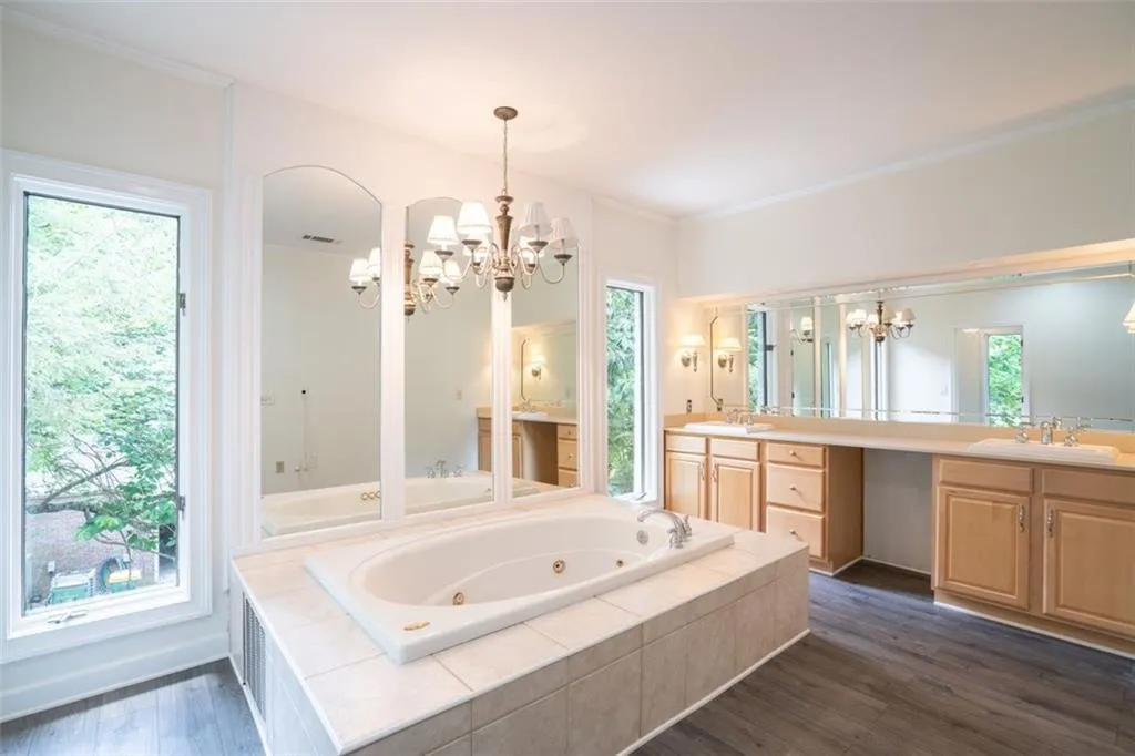 620 Valley Hall Drive, Sandy Springs, Georgia 30350, 5 Bedrooms Bedrooms, ,5 BathroomsBathrooms,Residential,Sold,620 Valley Hall Drive,7079616