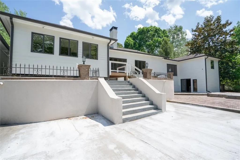 620 Valley Hall Drive, Sandy Springs, Georgia 30350, 5 Bedrooms Bedrooms, ,5 BathroomsBathrooms,Residential,Sold,620 Valley Hall Drive,7079616