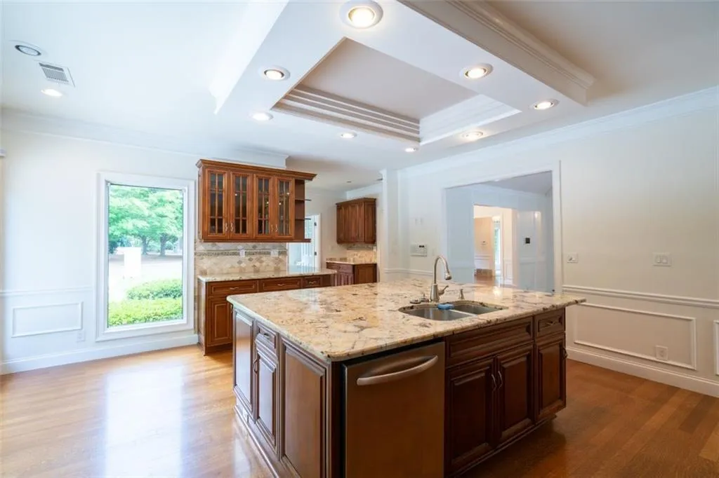 620 Valley Hall Drive, Sandy Springs, Georgia 30350, 5 Bedrooms Bedrooms, ,5 BathroomsBathrooms,Residential,Sold,620 Valley Hall Drive,7079616