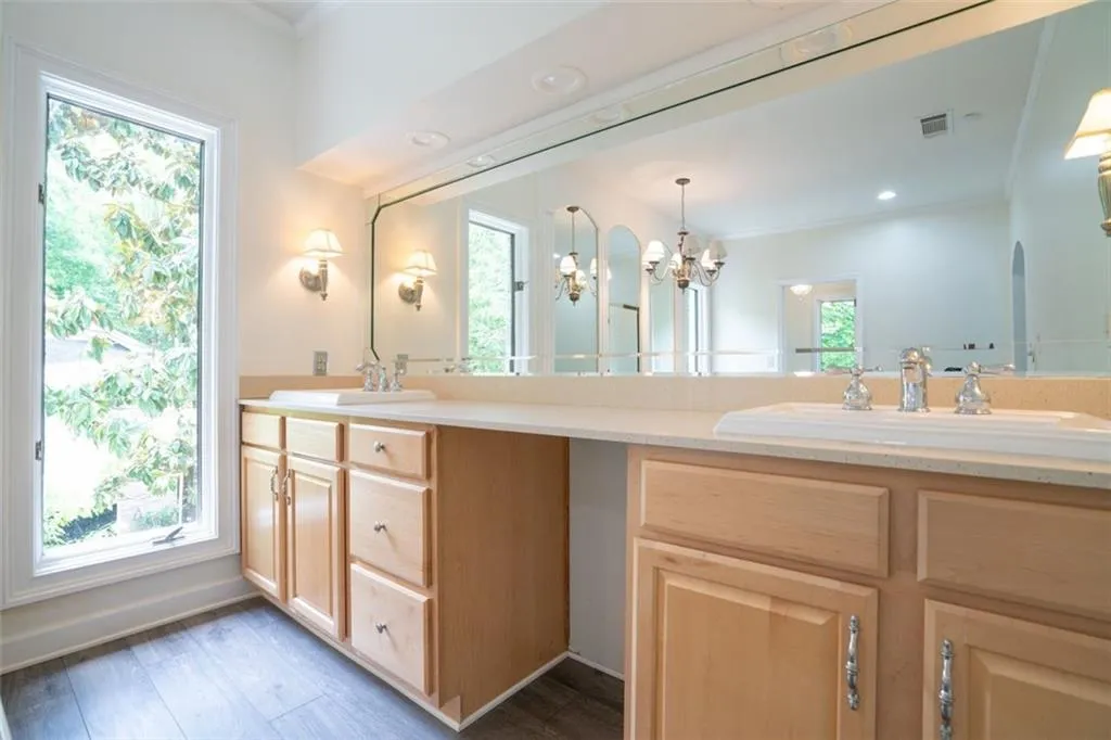 620 Valley Hall Drive, Sandy Springs, Georgia 30350, 5 Bedrooms Bedrooms, ,5 BathroomsBathrooms,Residential,Sold,620 Valley Hall Drive,7079616