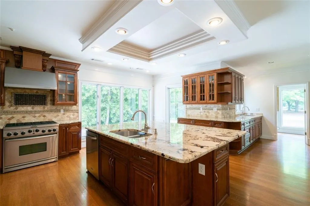 620 Valley Hall Drive, Sandy Springs, Georgia 30350, 5 Bedrooms Bedrooms, ,5 BathroomsBathrooms,Residential,Sold,620 Valley Hall Drive,7079616