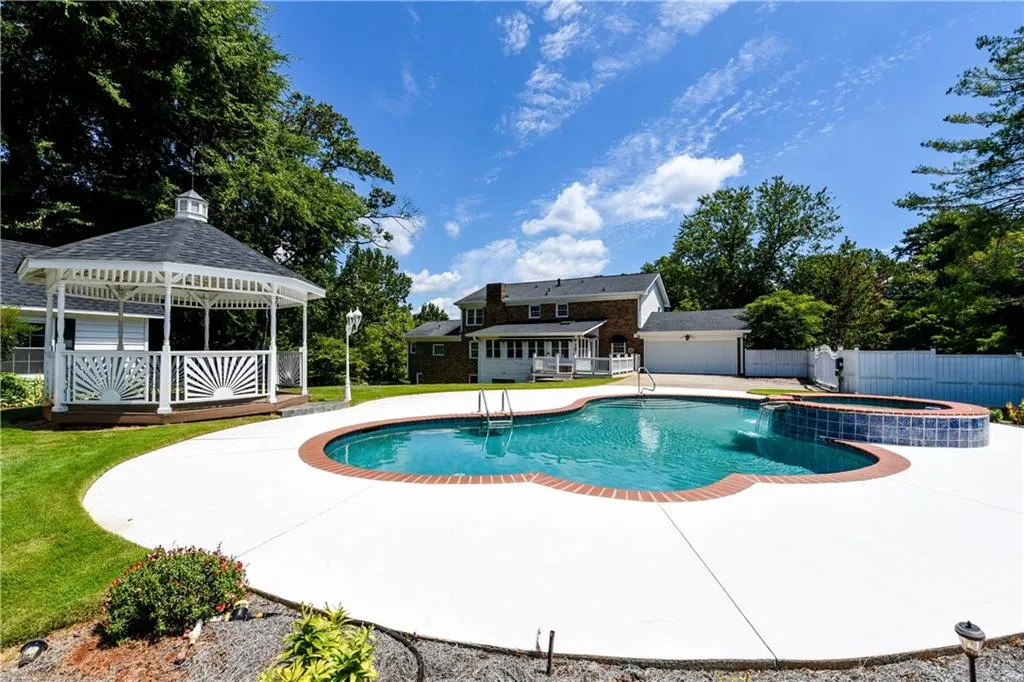 7515 Ball Mill Road, Sandy Springs, Georgia 30350, 6 Bedrooms Bedrooms, ,4 BathroomsBathrooms,Residential,Sold,7515 Ball Mill Road,6690763