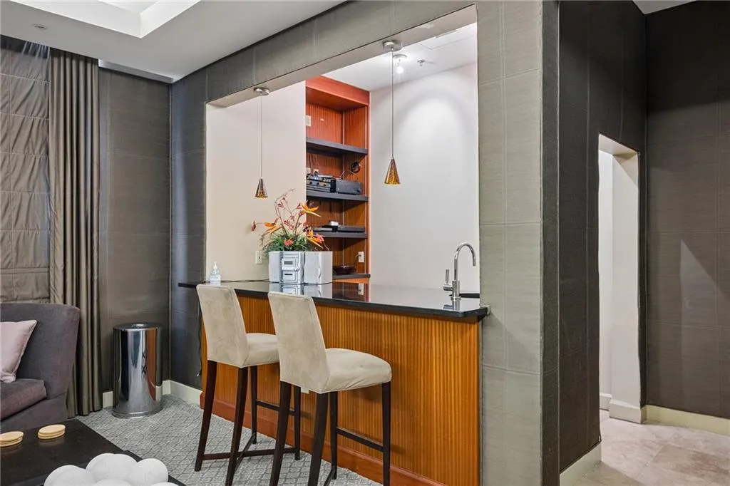 2881 Peachtree Road Ne Unit 1703, Atlanta, Georgia 30305, 2 Bedrooms Bedrooms, 0 ,2 BathroomsBathrooms,Residential,For Sale,2881 Peachtree Road Ne Unit 1703,7829138