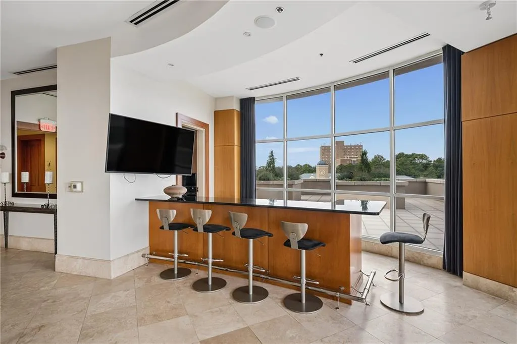 2881 Peachtree Road Ne Unit 1703, Atlanta, Georgia 30305, 2 Bedrooms Bedrooms, 0 ,2 BathroomsBathrooms,Residential,For Sale,2881 Peachtree Road Ne Unit 1703,7829138