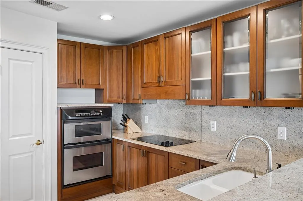 2881 Peachtree Road Ne Unit 1703, Atlanta, Georgia 30305, 2 Bedrooms Bedrooms, 0 ,2 BathroomsBathrooms,Residential,For Sale,2881 Peachtree Road Ne Unit 1703,7829138