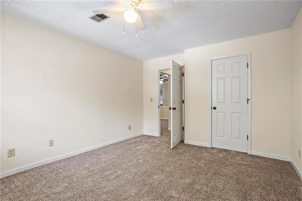 Bedroom (view 2)