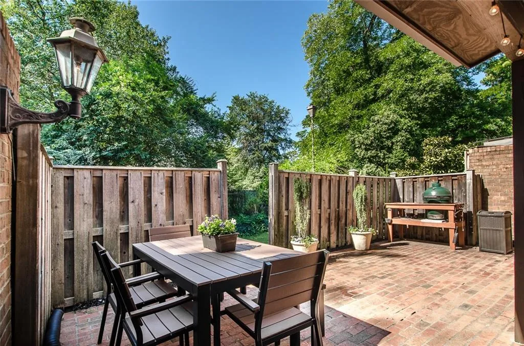 4620 Wieuca Road Ne Unit 22, Atlanta, Georgia 30342, 3 Bedrooms Bedrooms, ,3 BathroomsBathrooms,Residential,Sold,4620 Wieuca Road Ne Unit 22,5755459