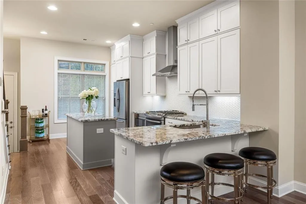 4751 Roswell Road, Atlanta, Georgia 30342, 2 Bedrooms Bedrooms, ,2 BathroomsBathrooms,Residential,Sold,4751 Roswell Road,7700683