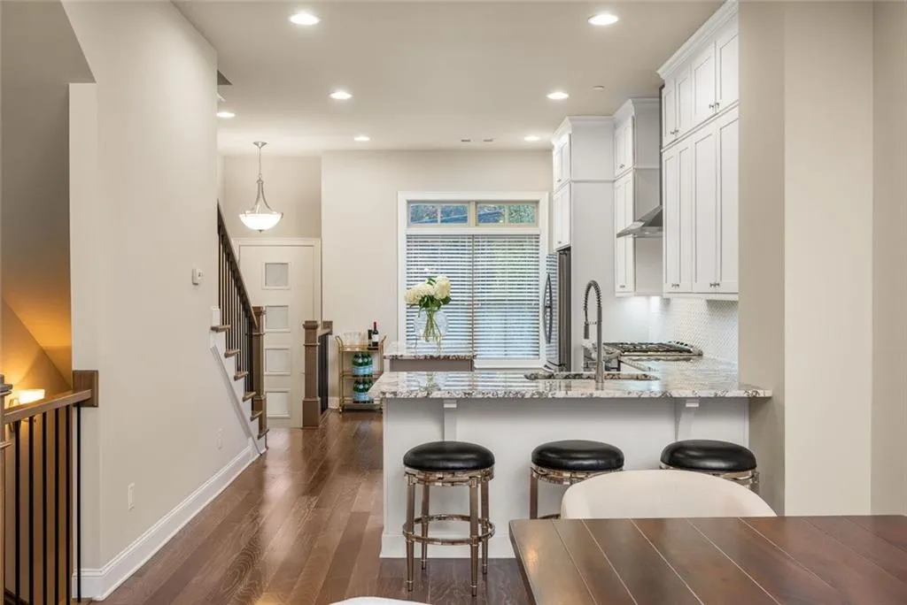 4751 Roswell Road, Atlanta, Georgia 30342, 2 Bedrooms Bedrooms, ,2 BathroomsBathrooms,Residential,Sold,4751 Roswell Road,7700683