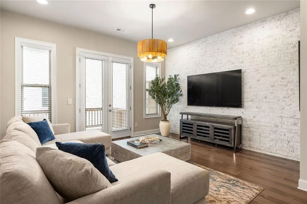 4751 Roswell Road, Atlanta, Georgia 30342, 2 Bedrooms Bedrooms, ,2 BathroomsBathrooms,Residential,Sold,4751 Roswell Road,7700683