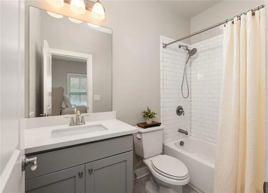 4751 Roswell Road, Atlanta, Georgia 30342, 2 Bedrooms Bedrooms, ,2 BathroomsBathrooms,Residential,Sold,4751 Roswell Road,7700683