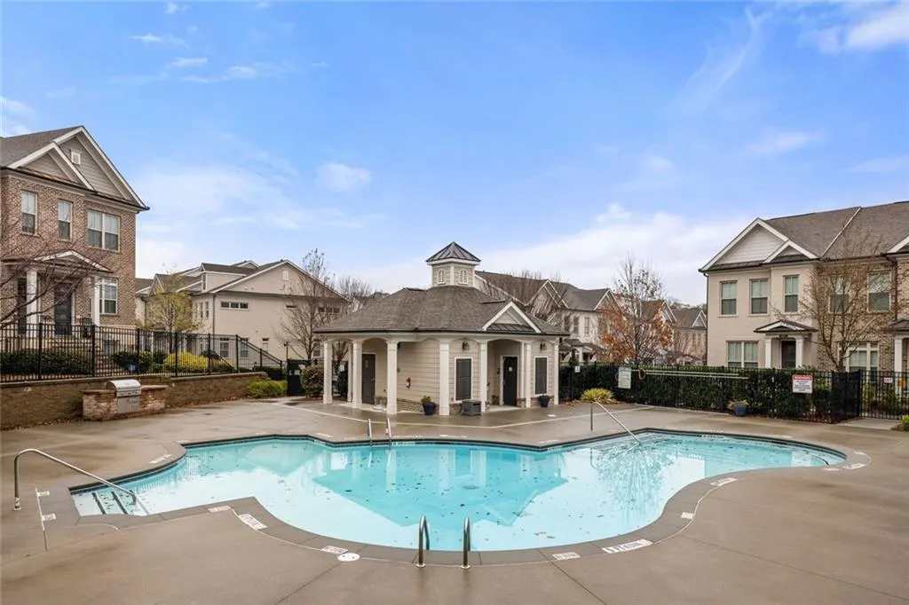 4751 Roswell Road, Atlanta, Georgia 30342, 2 Bedrooms Bedrooms, ,2 BathroomsBathrooms,Residential,Sold,4751 Roswell Road,7700683