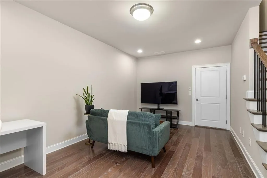 4751 Roswell Road, Atlanta, Georgia 30342, 2 Bedrooms Bedrooms, ,2 BathroomsBathrooms,Residential,Sold,4751 Roswell Road,7700683