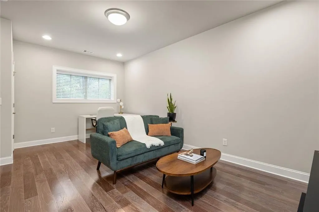4751 Roswell Road, Atlanta, Georgia 30342, 2 Bedrooms Bedrooms, ,2 BathroomsBathrooms,Residential,Sold,4751 Roswell Road,7700683