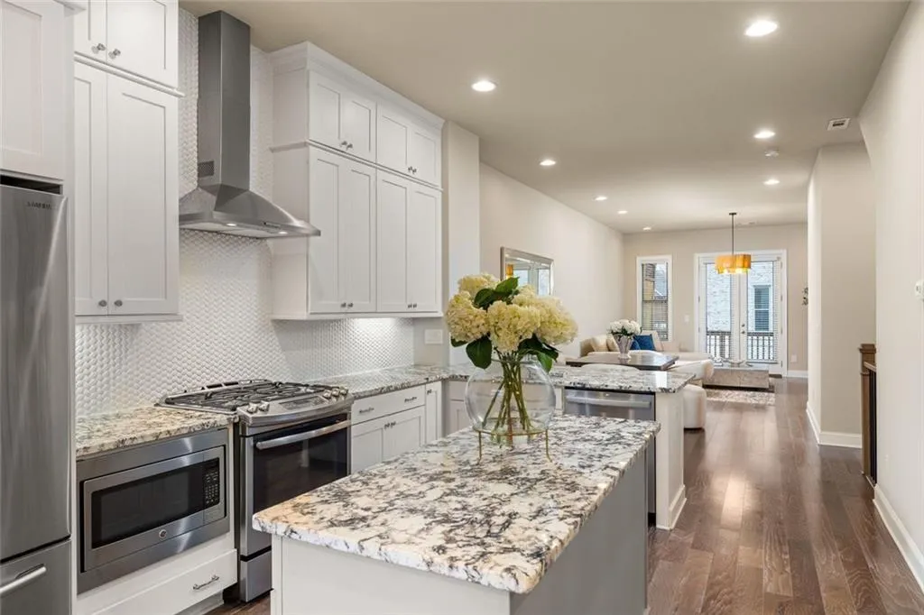 4751 Roswell Road, Atlanta, Georgia 30342, 2 Bedrooms Bedrooms, ,2 BathroomsBathrooms,Residential,Sold,4751 Roswell Road,7700683