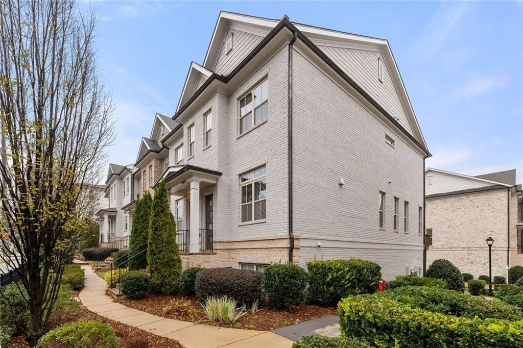 4751 Roswell Road, Atlanta, Georgia 30342, 2 Bedrooms Bedrooms, ,2 BathroomsBathrooms,Residential,Sold,4751 Roswell Road,7700683