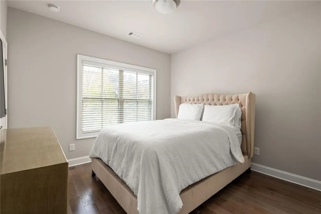 4751 Roswell Road, Atlanta, Georgia 30342, 2 Bedrooms Bedrooms, ,2 BathroomsBathrooms,Residential,Sold,4751 Roswell Road,7700683