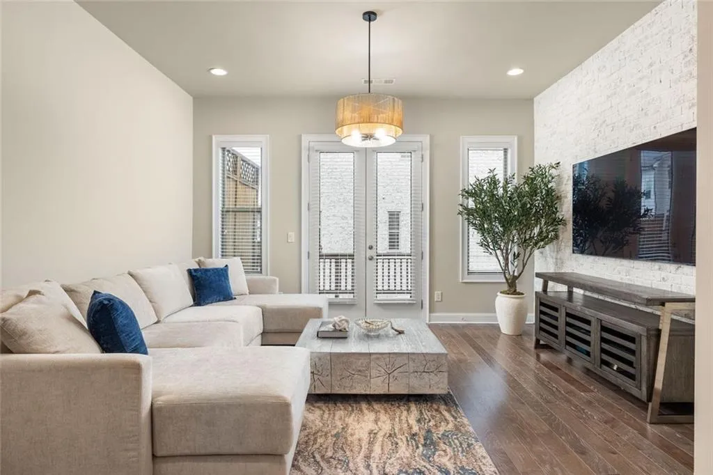 4751 Roswell Road, Atlanta, Georgia 30342, 2 Bedrooms Bedrooms, ,2 BathroomsBathrooms,Residential,Sold,4751 Roswell Road,7700683
