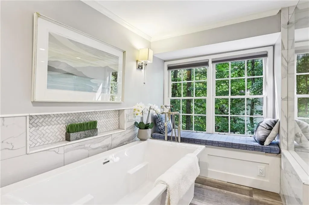 1382 W Wesley Road Nw, Atlanta, Georgia 30327, 4 Bedrooms Bedrooms, ,4 BathroomsBathrooms,Residential,For Sale,1382 W Wesley Road Nw,7611578