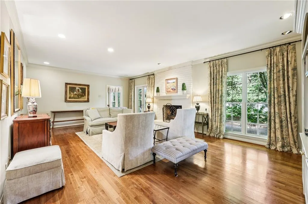 1382 W Wesley Road Nw, Atlanta, Georgia 30327, 4 Bedrooms Bedrooms, ,4 BathroomsBathrooms,Residential,For Sale,1382 W Wesley Road Nw,7611578