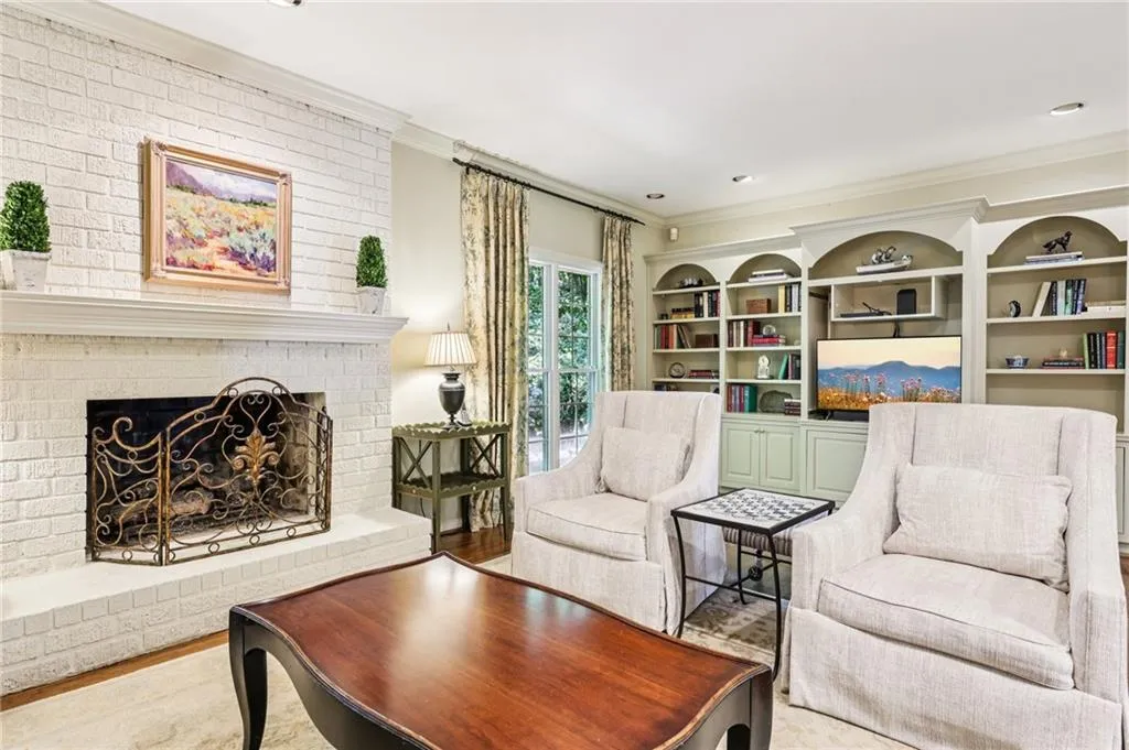 1382 W Wesley Road Nw, Atlanta, Georgia 30327, 4 Bedrooms Bedrooms, ,4 BathroomsBathrooms,Residential,For Sale,1382 W Wesley Road Nw,7611578