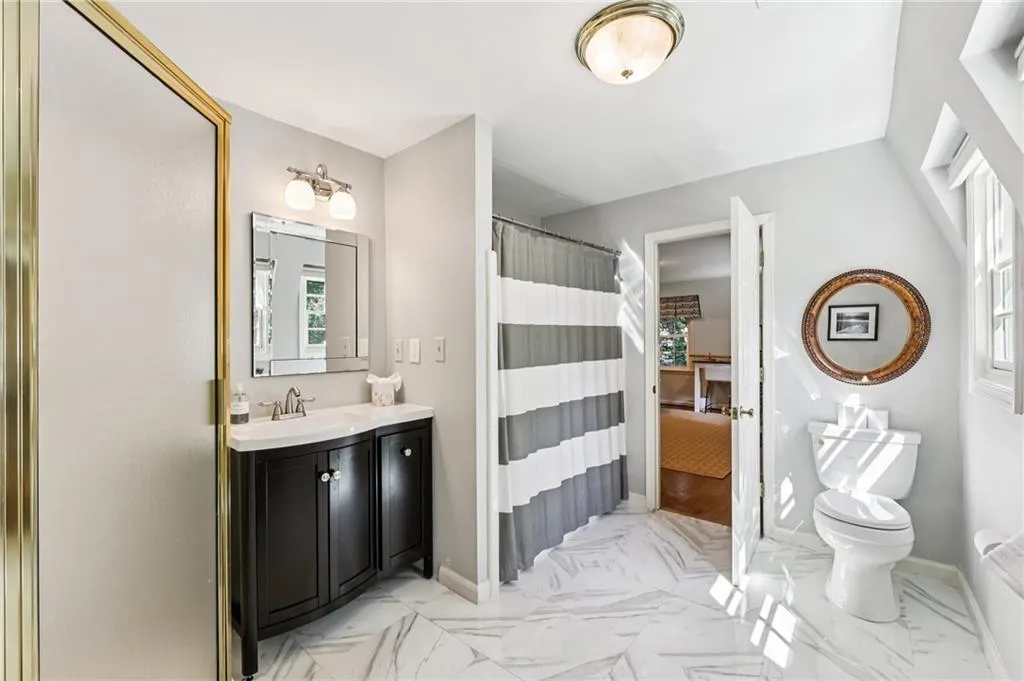 1382 W Wesley Road Nw, Atlanta, Georgia 30327, 4 Bedrooms Bedrooms, ,4 BathroomsBathrooms,Residential,For Sale,1382 W Wesley Road Nw,7611578
